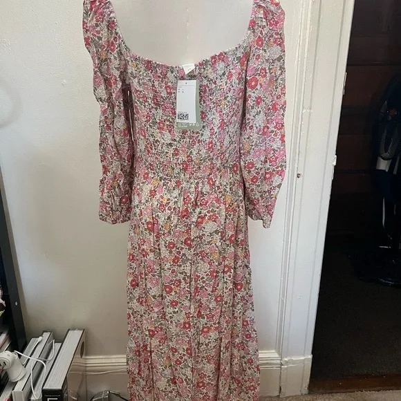 NWT H&M Floral Midi Pink Dress Sweetheart Neckline and Puff Sleeve Size L - Picture 4 of 8
